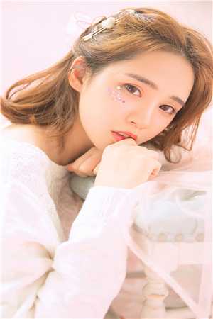 怀孕六个月，老公抛下我陪女秘书跨年C500